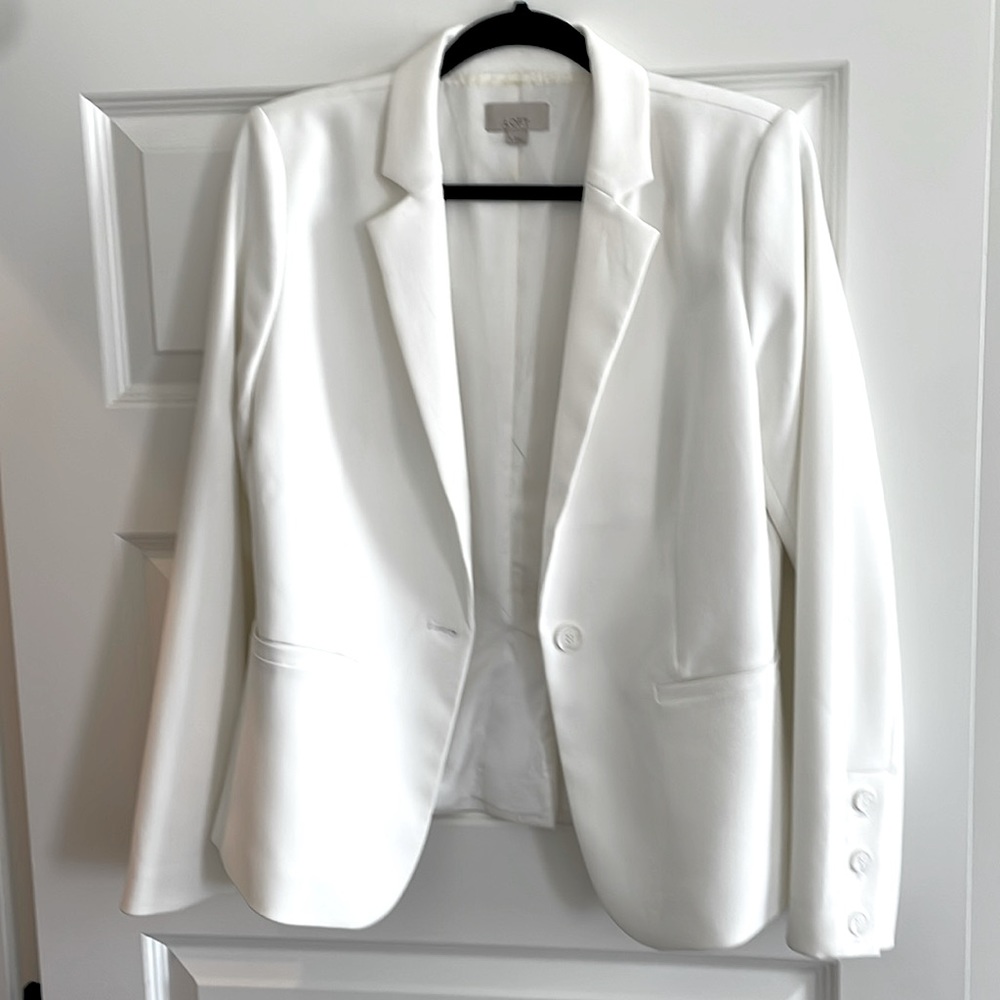 Ann Taylor Loft Women’s White Blazer Size: 6